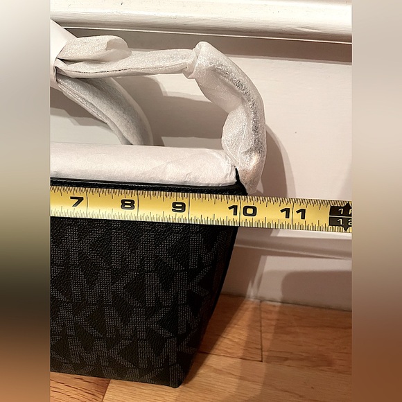 MICHAEL KORS JET SET TZ CROSSBODY - Picture 7 of 9